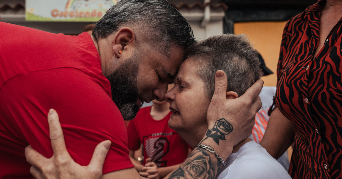 Moms Reunite With Their Sons Who Had been Deported to CECOT: Picture Essay — ProPublica Moms Reunite With Their Sons Who Had been Deported to CECOT: Picture Essay — ProPublica